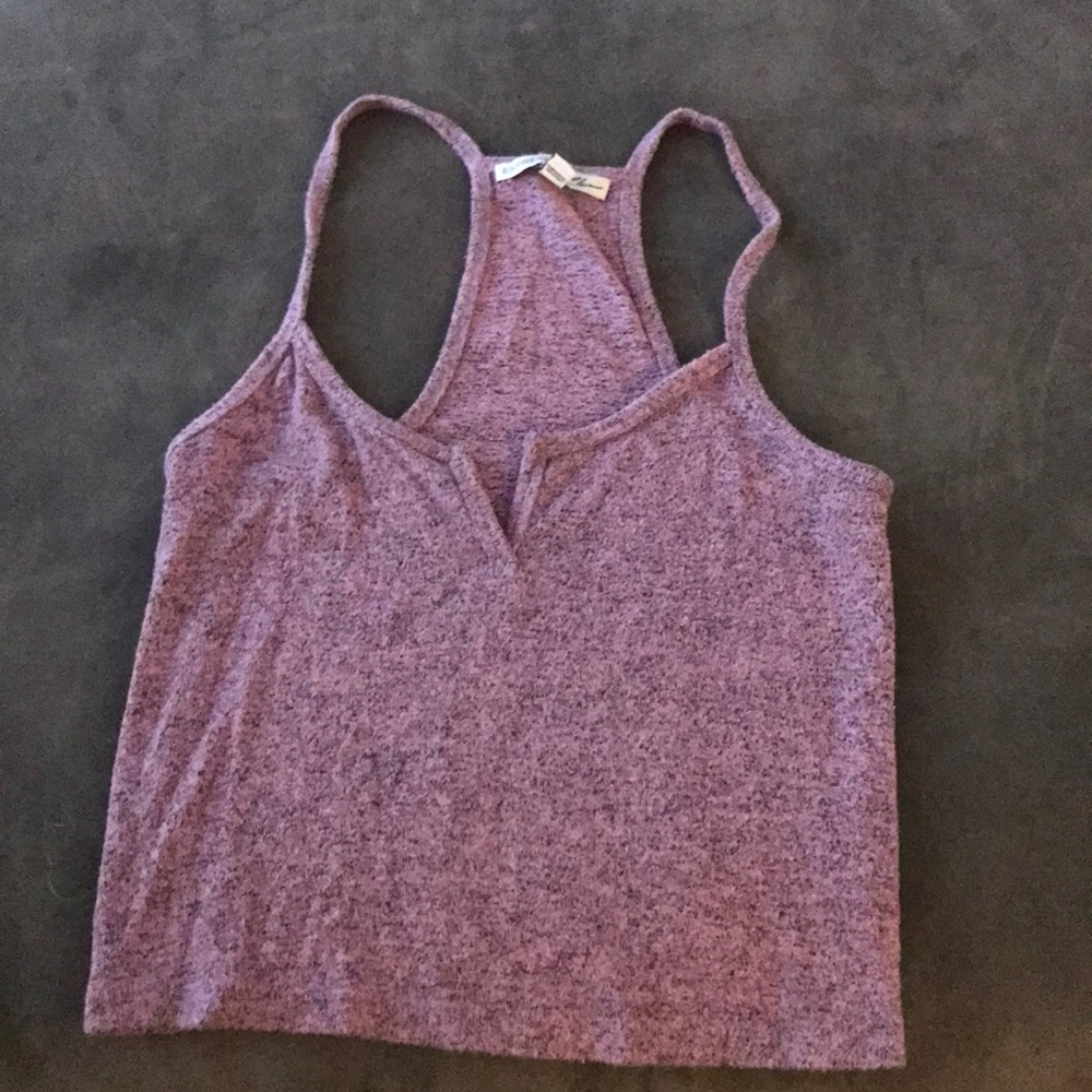 Razor back crop top🌷